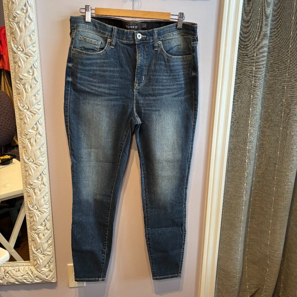Torrid Ski High Skinny Stretch Soft Denim Jeans size 14R